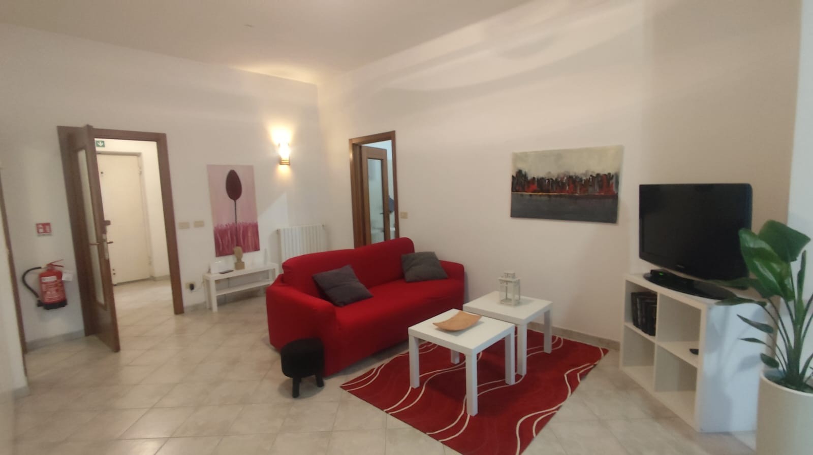 Ampio appartamento a 50mt dal mare con 3 camere, terrazzo e doppi servizi