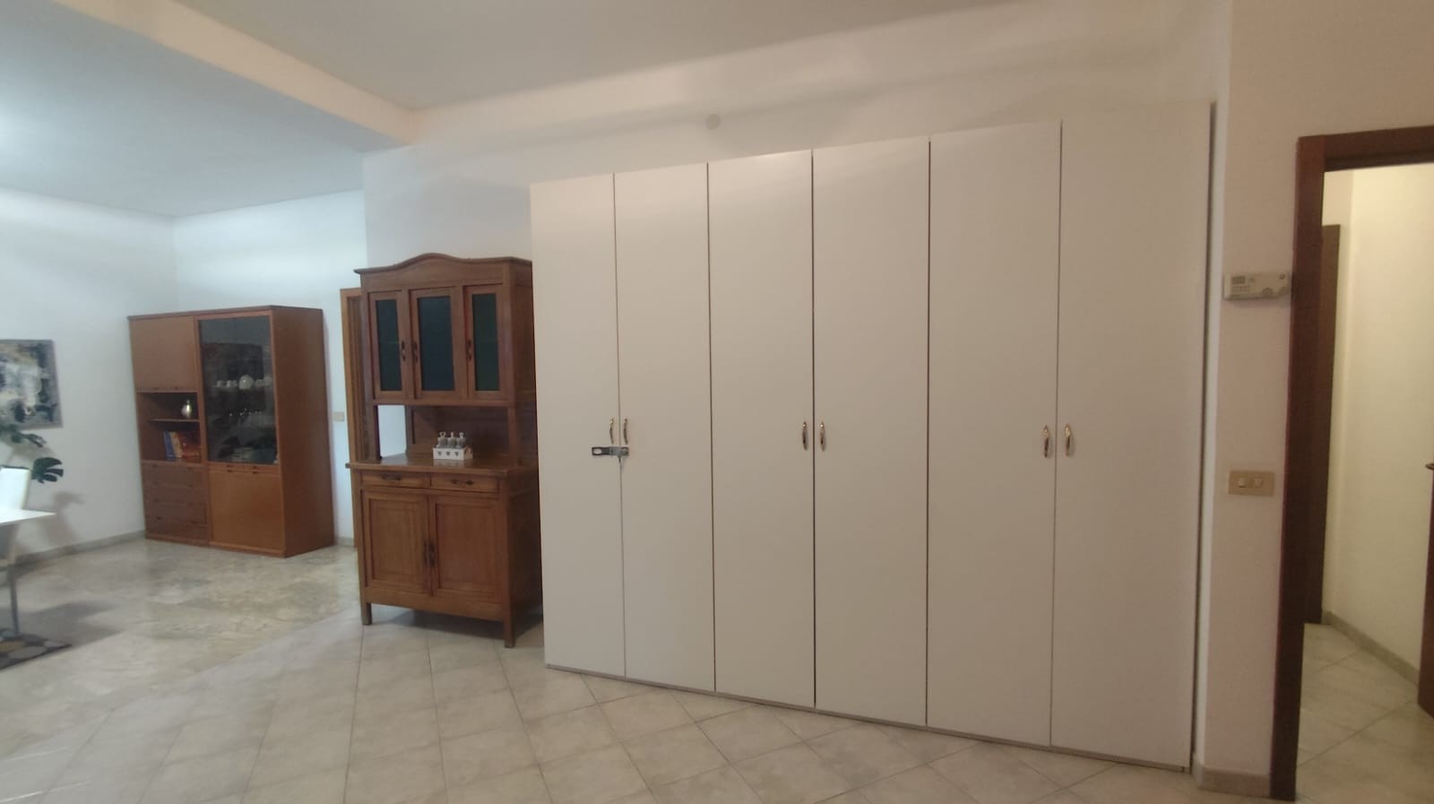 Ampio appartamento a 50mt dal mare con 3 camere, terrazzo e doppi servizi