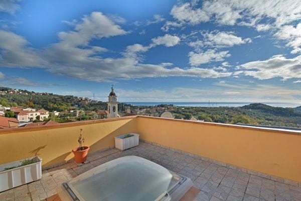 Ampio Quadrilocale con Terrazza Vista Mare – Boissano