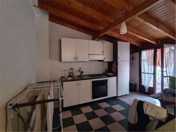 Zuccarello: Appartamento su 2 Livelli con Splendido Terrazzo e Zero Spese