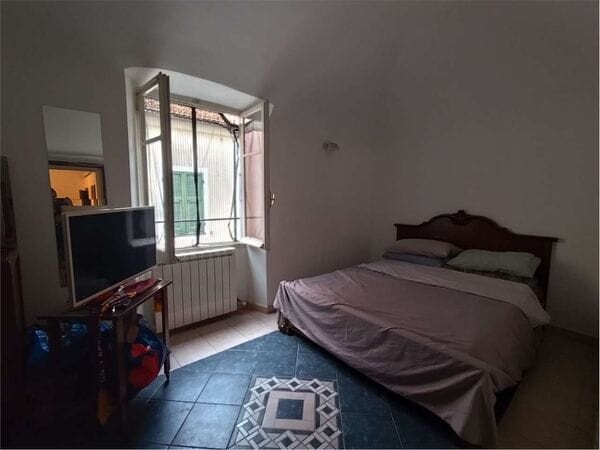 Zuccarello: Appartamento su 2 Livelli con Splendido Terrazzo e Zero Spese