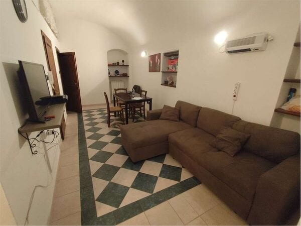 Zuccarello: Appartamento su 2 Livelli con Splendido Terrazzo e Zero Spese