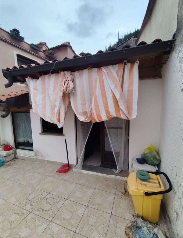 Zuccarello: Appartamento su 2 Livelli con Splendido Terrazzo e Zero Spese