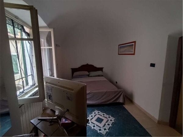 Zuccarello: Appartamento su 2 Livelli con Splendido Terrazzo e Zero Spese