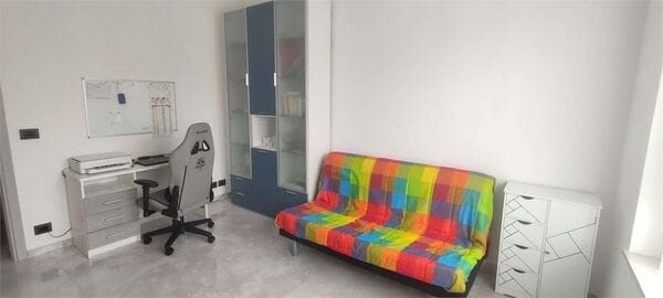 LOANO Zona Poeti: Prestigioso 110mq Ristrutturato, 3 Camere, Box e Doppi Servizi