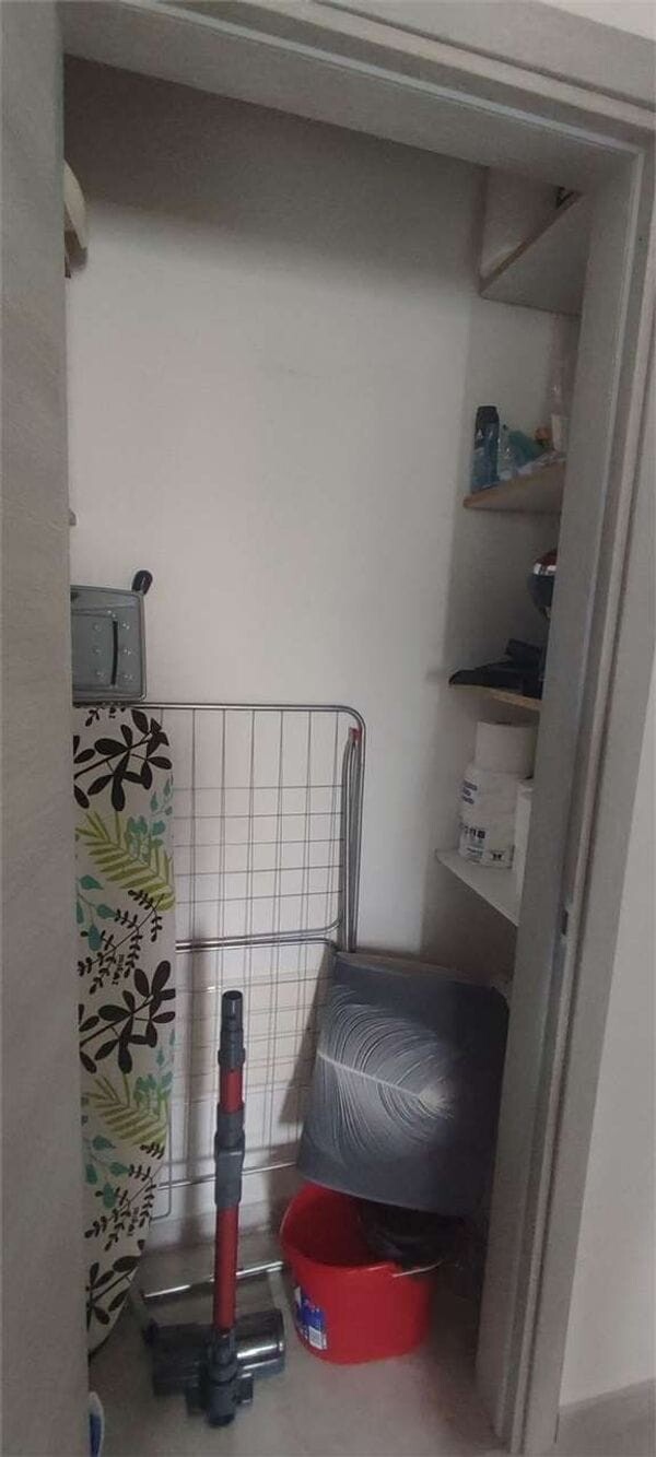 LOANO Zona Poeti: Prestigioso 110mq Ristrutturato, 3 Camere, Box e Doppi Servizi