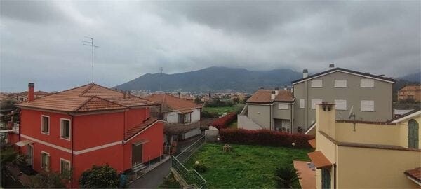 LOANO Zona Poeti: Prestigioso 110mq Ristrutturato, 3 Camere, Box e Doppi Servizi