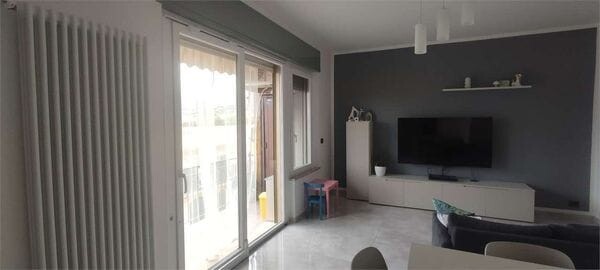 LOANO Zona Poeti: Prestigioso 110mq Ristrutturato, 3 Camere, Box e Doppi Servizi
