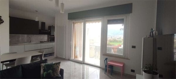 LOANO Zona Poeti: Prestigioso 110mq Ristrutturato, 3 Camere, Box e Doppi Servizi