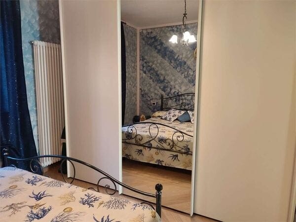 Villa Bifamiliare Loano Zona Poeti: Quadrilocale con Giardino e Box