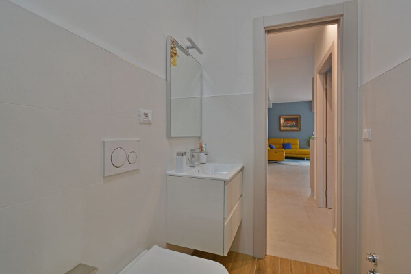 Pentalocale di Prestigio: Ultimo Piano con Vista Panoramica e Zero Spese Condominiali
