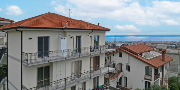 Pentalocale di Prestigio: Ultimo Piano con Vista Panoramica e Zero Spese Condominiali