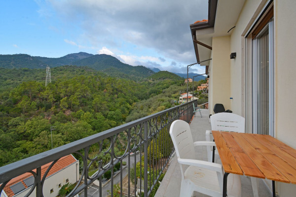 Pentalocale di Prestigio: Ultimo Piano con Vista Panoramica e Zero Spese Condominiali