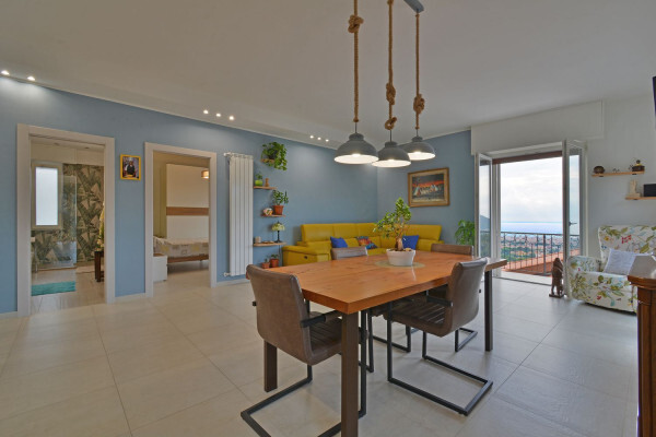 Pentalocale di Prestigio: Ultimo Piano con Vista Panoramica e Zero Spese Condominiali