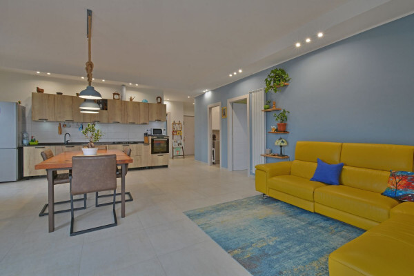 Pentalocale di Prestigio: Ultimo Piano con Vista Panoramica e Zero Spese Condominiali
