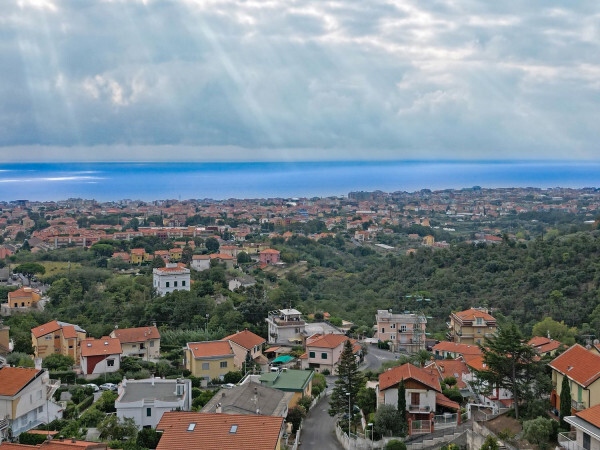 Pentalocale di Prestigio: Ultimo Piano con Vista Panoramica e Zero Spese Condominiali
