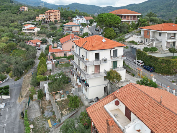 Pentalocale di Prestigio: Ultimo Piano con Vista Panoramica e Zero Spese Condominiali