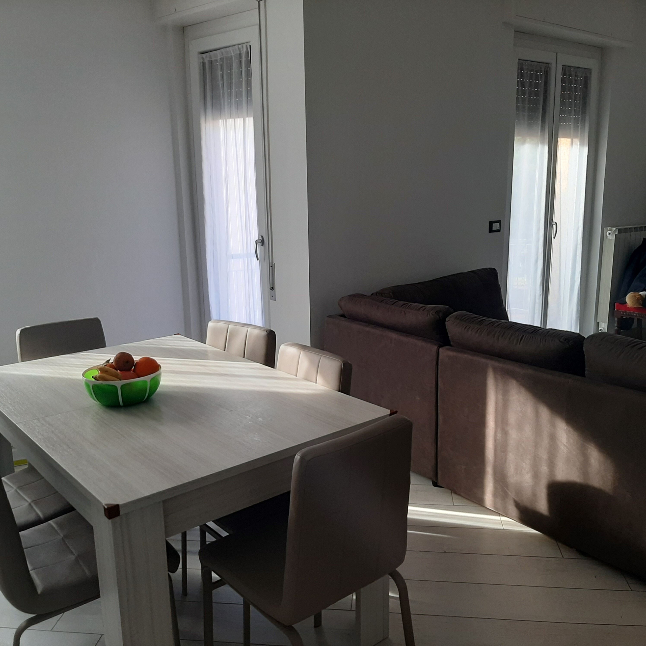 Loano – Zona Olivette: Quadrilocale Ristrutturato in Classe C, termo autonomo, Doppi Servizi e Cantina