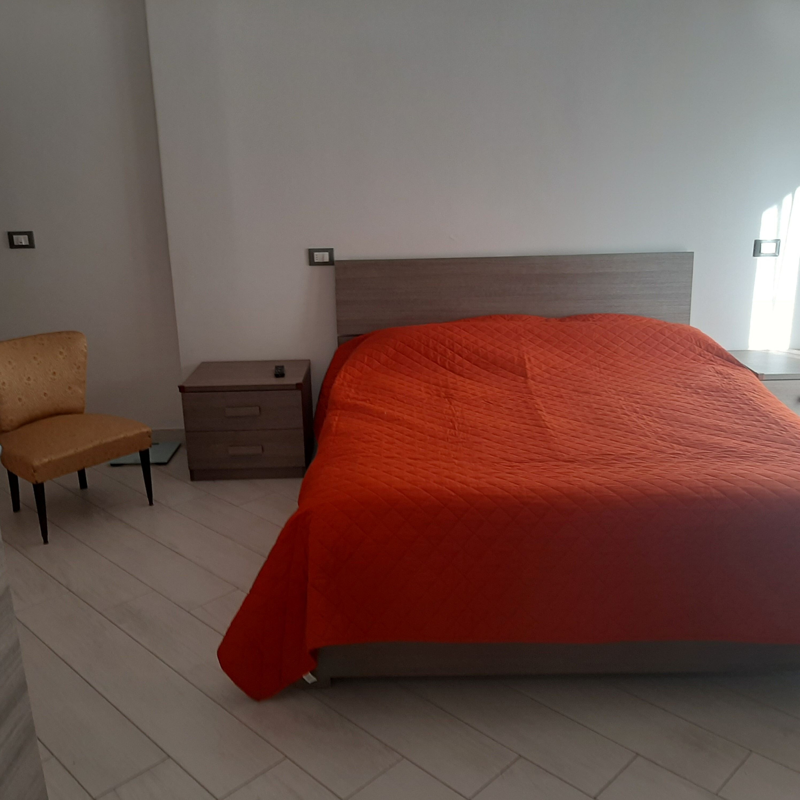 Loano – Zona Olivette: Quadrilocale Ristrutturato in Classe C, termo autonomo, Doppi Servizi e Cantina