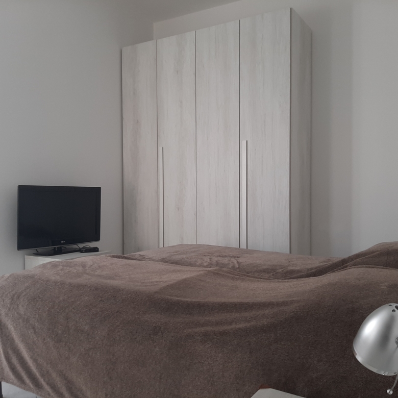 Loano – Zona Olivette: Quadrilocale Ristrutturato in Classe C, termo autonomo, Doppi Servizi e Cantina