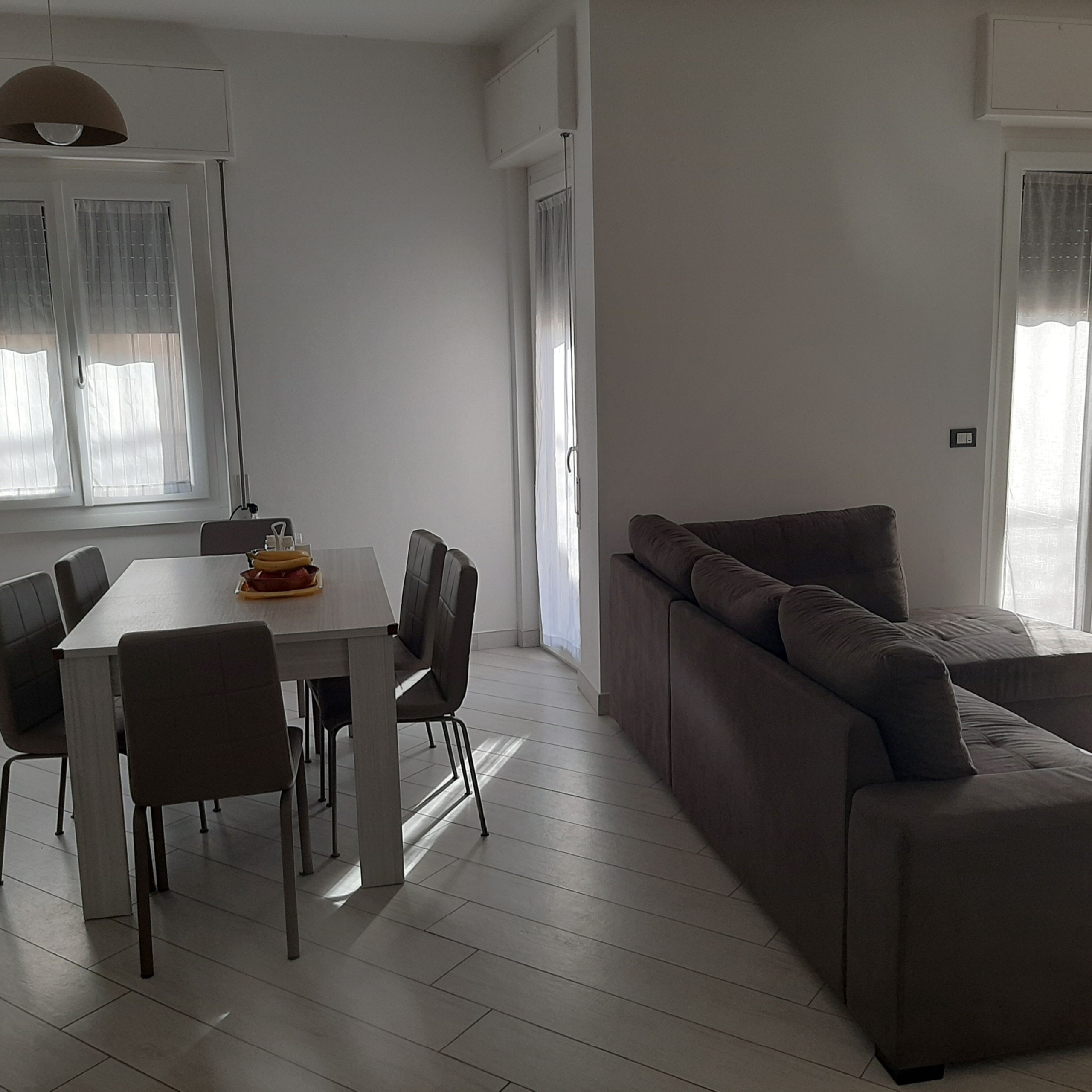 Loano – Zona Olivette: Quadrilocale Ristrutturato in Classe C, termo autonomo, Doppi Servizi e Cantina