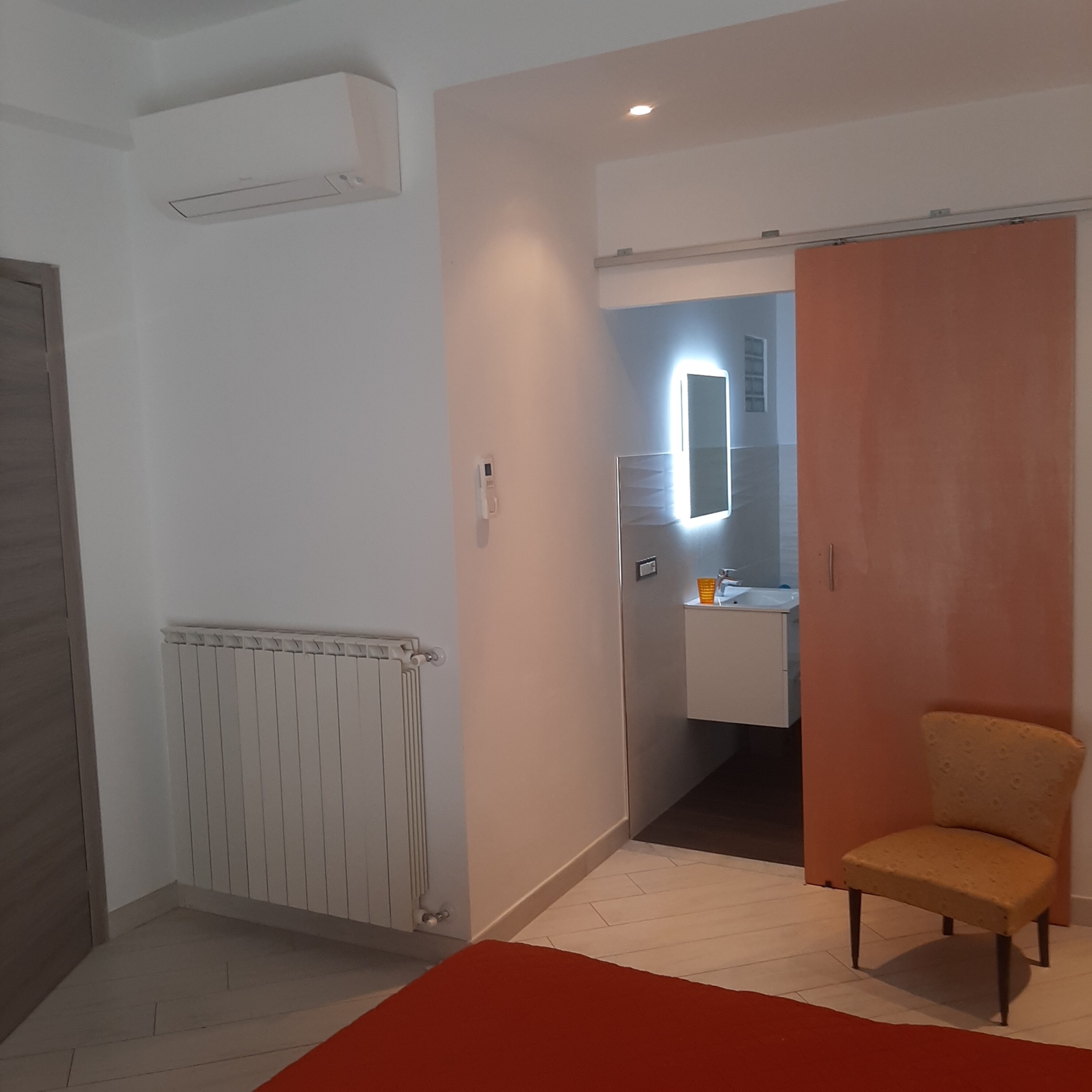 Loano – Zona Olivette: Quadrilocale Ristrutturato in Classe C, termo autonomo, Doppi Servizi e Cantina