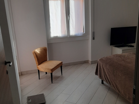 Loano – Zona Olivette: Quadrilocale Ristrutturato in Classe C, termo autonomo, Doppi Servizi e Cantina