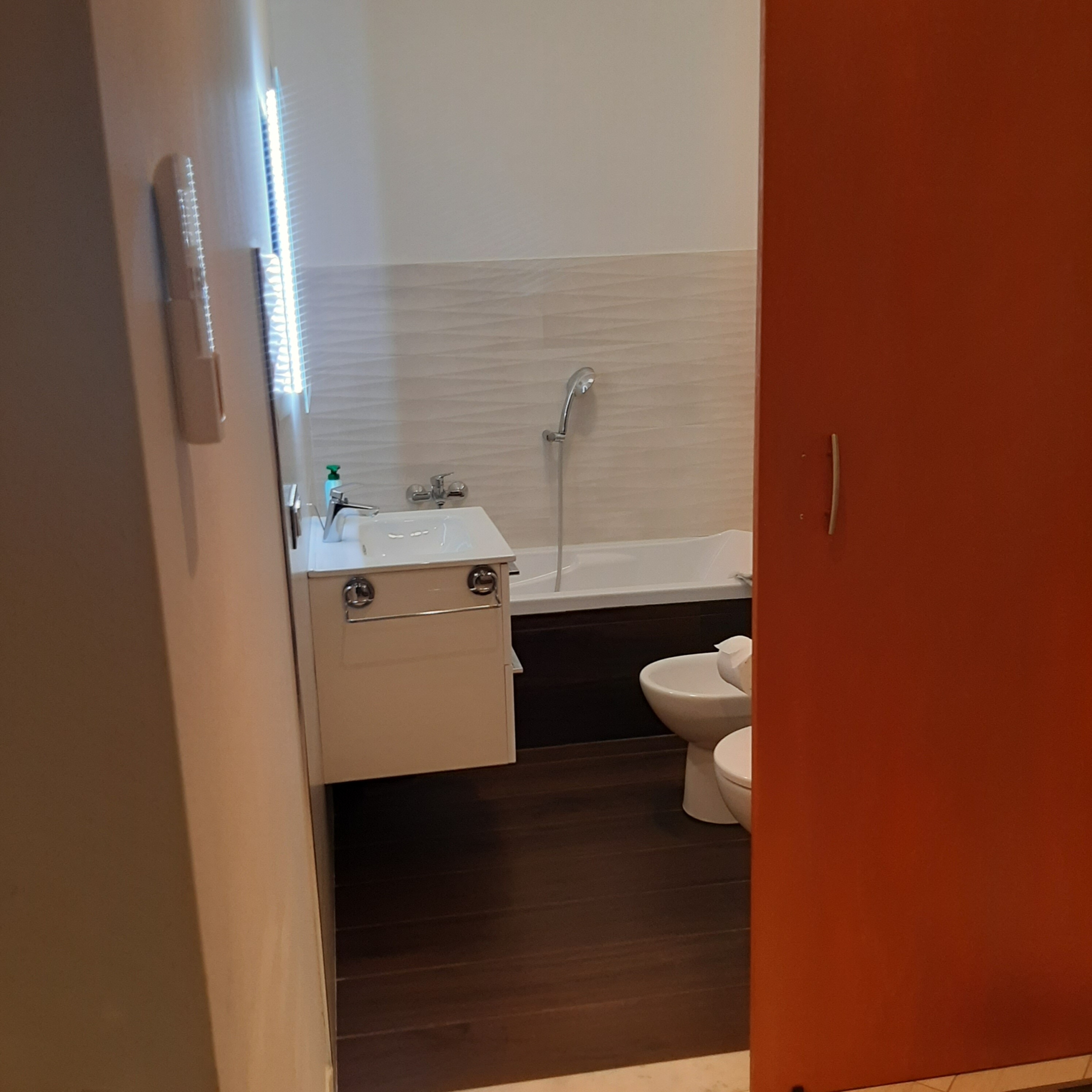 Loano – Zona Olivette: Quadrilocale Ristrutturato in Classe C, termo autonomo, Doppi Servizi e Cantina