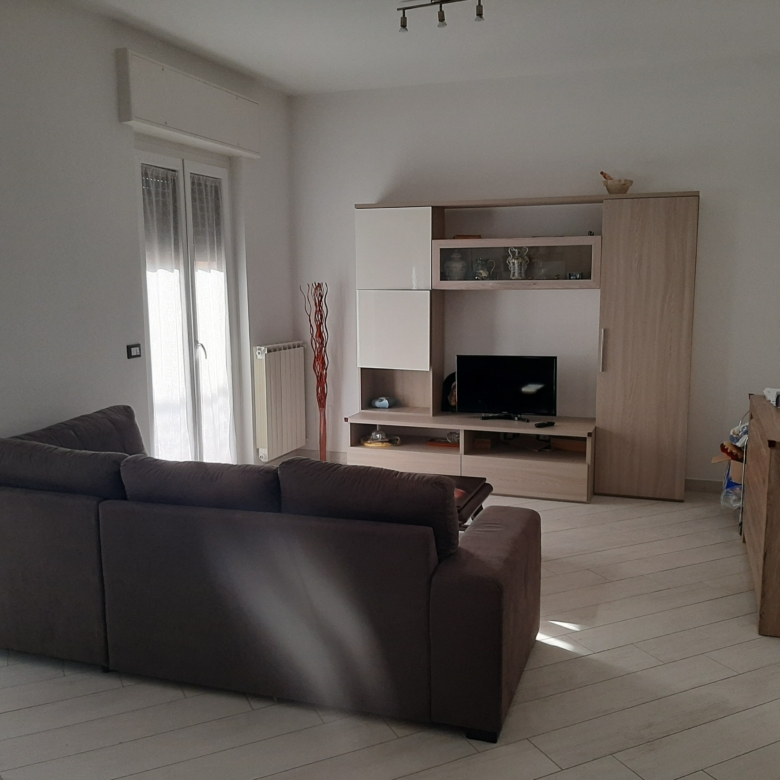 Loano – Zona Olivette: Quadrilocale Ristrutturato in Classe C, termo autonomo, Doppi Servizi e Cantina