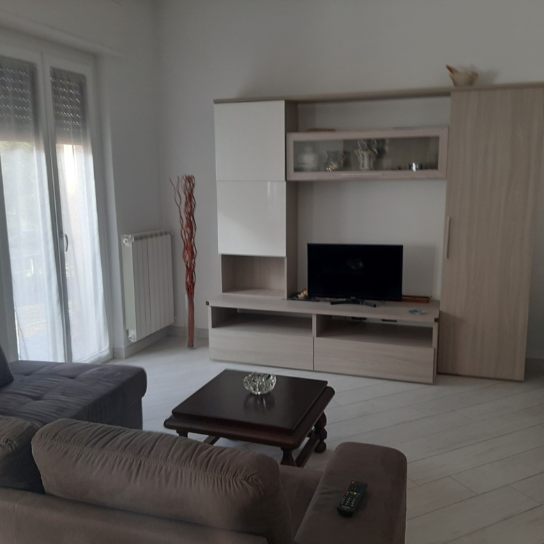Loano – Zona Olivette: Quadrilocale Ristrutturato in Classe C, termo autonomo, Doppi Servizi e Cantina