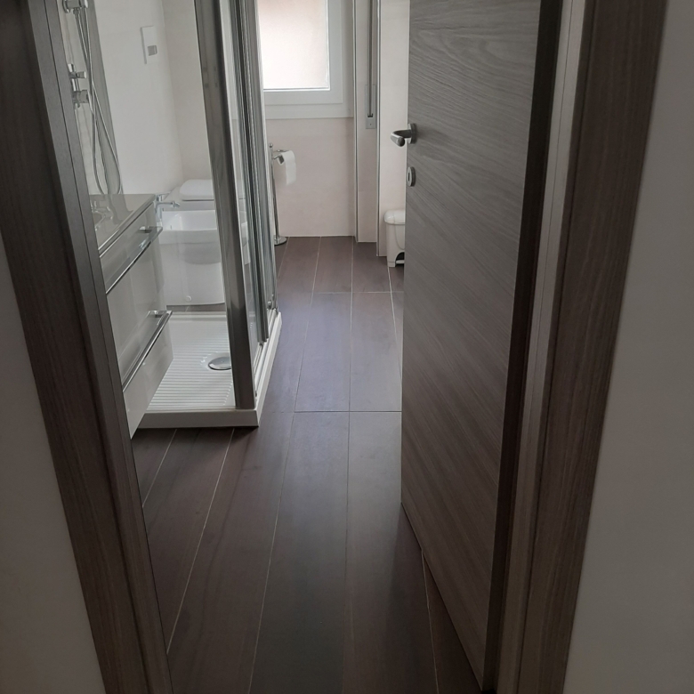 Loano – Zona Olivette: Quadrilocale Ristrutturato in Classe C, termo autonomo, Doppi Servizi e Cantina