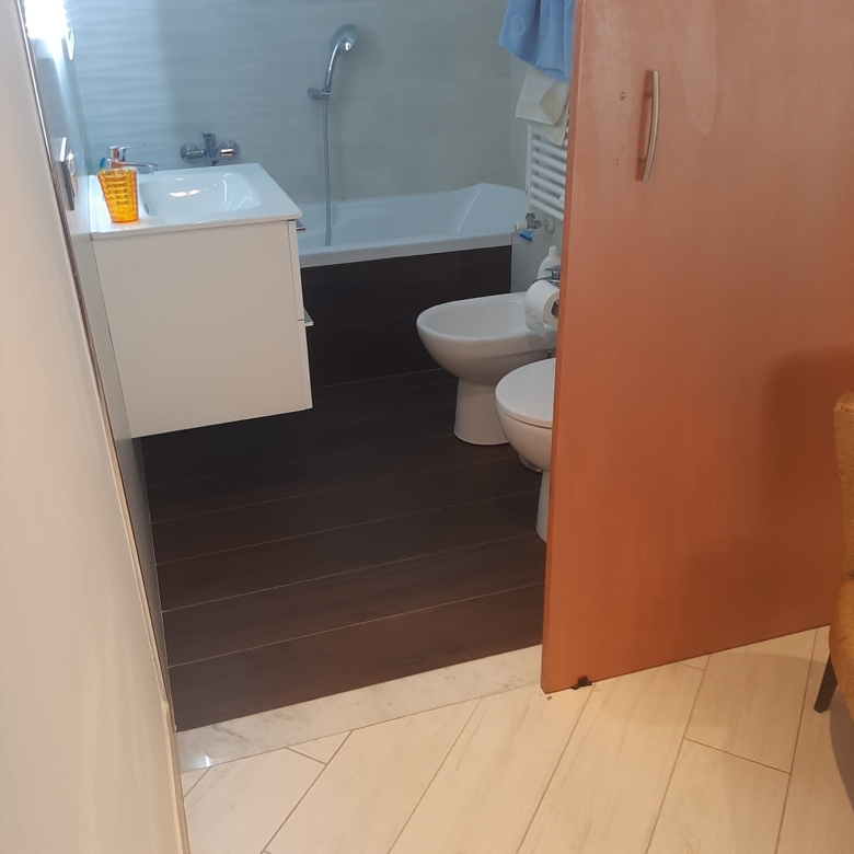 Loano – Zona Olivette: Quadrilocale Ristrutturato in Classe C, termo autonomo, Doppi Servizi e Cantina