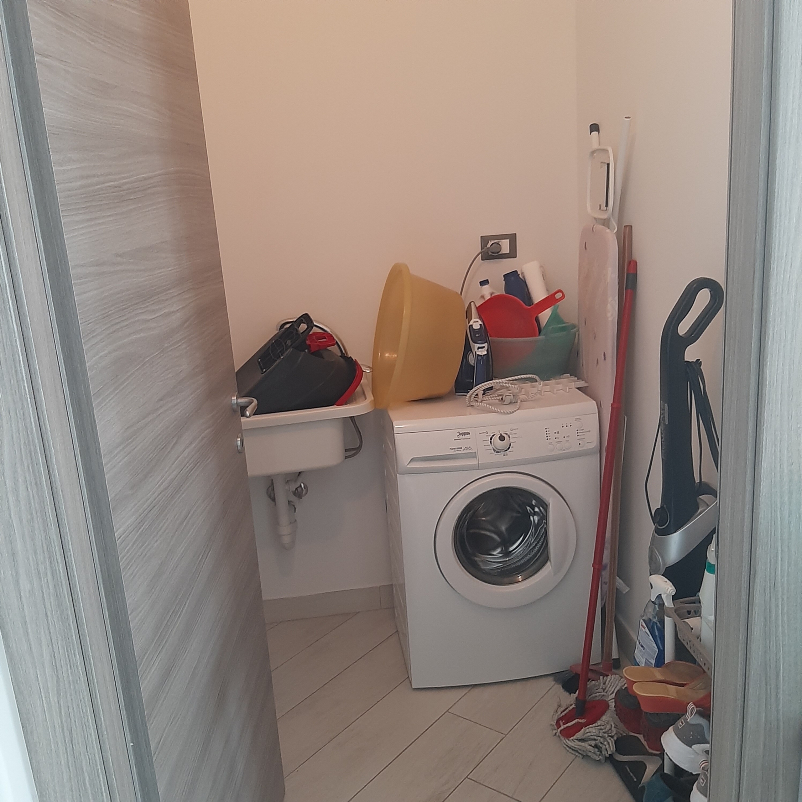 Loano – Zona Olivette: Quadrilocale Ristrutturato in Classe C, termo autonomo, Doppi Servizi e Cantina