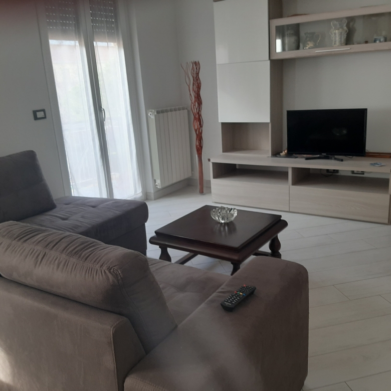 Loano – Zona Olivette: Quadrilocale Ristrutturato in Classe C, termo autonomo, Doppi Servizi e Cantina